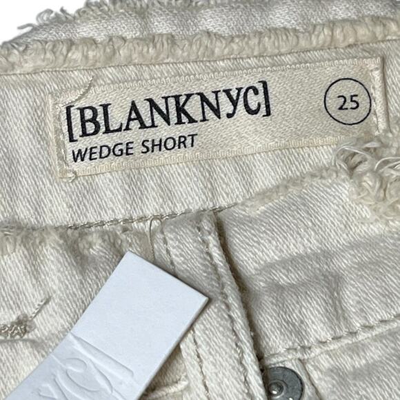 Blank NYC NWT Wedge Shorts Womens Size‎ 25 White Denim Floral Raw Hem Distressed - Picture 3 of 8